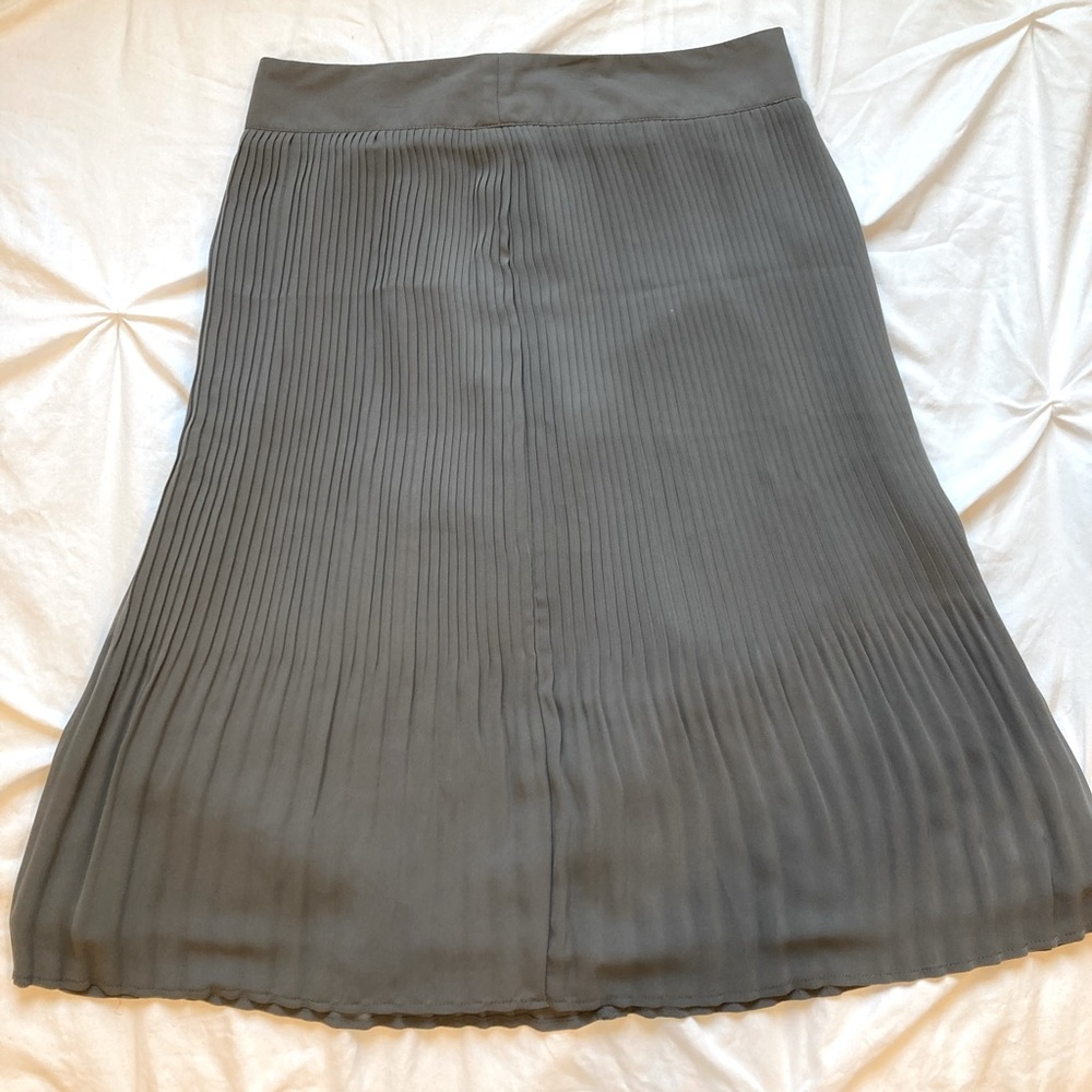 Vintage pleated flared skirt. Size small.